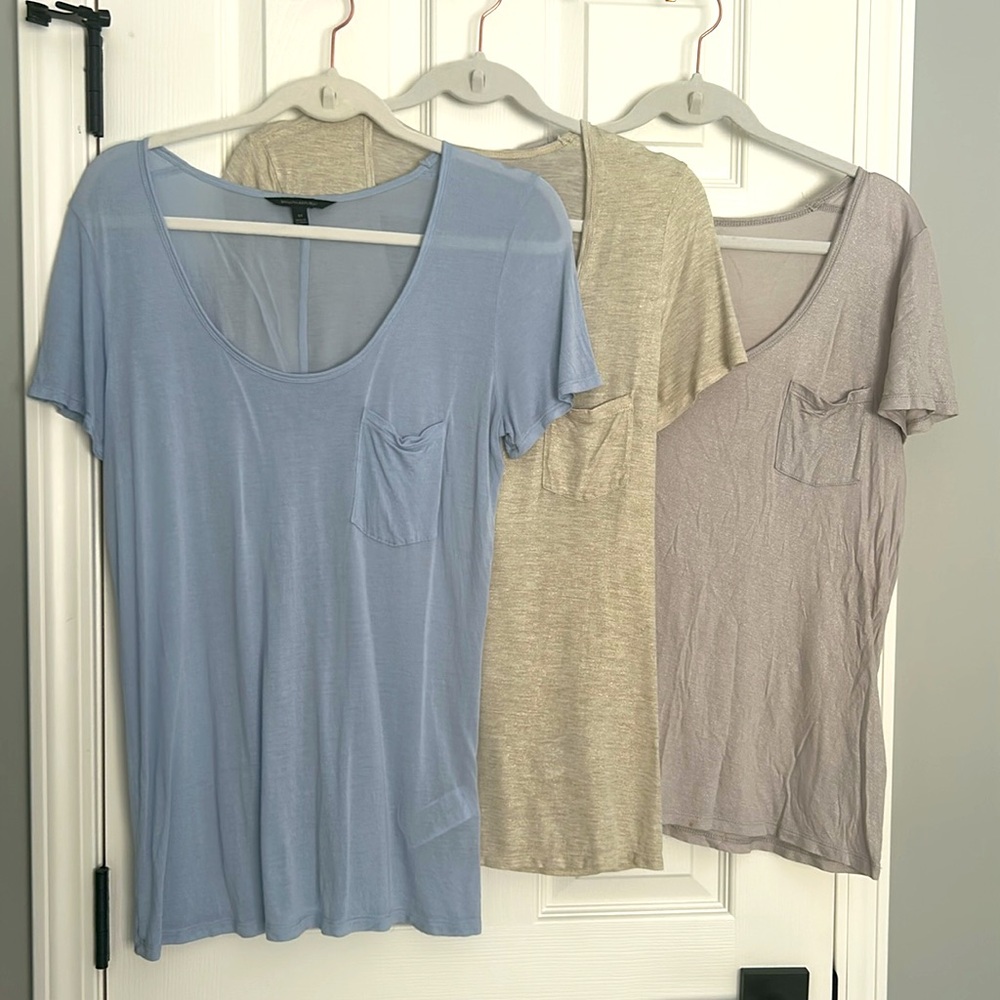 Bundle of 3 Banana Republic basic t’s : blue,gold, and silver with pocket size M